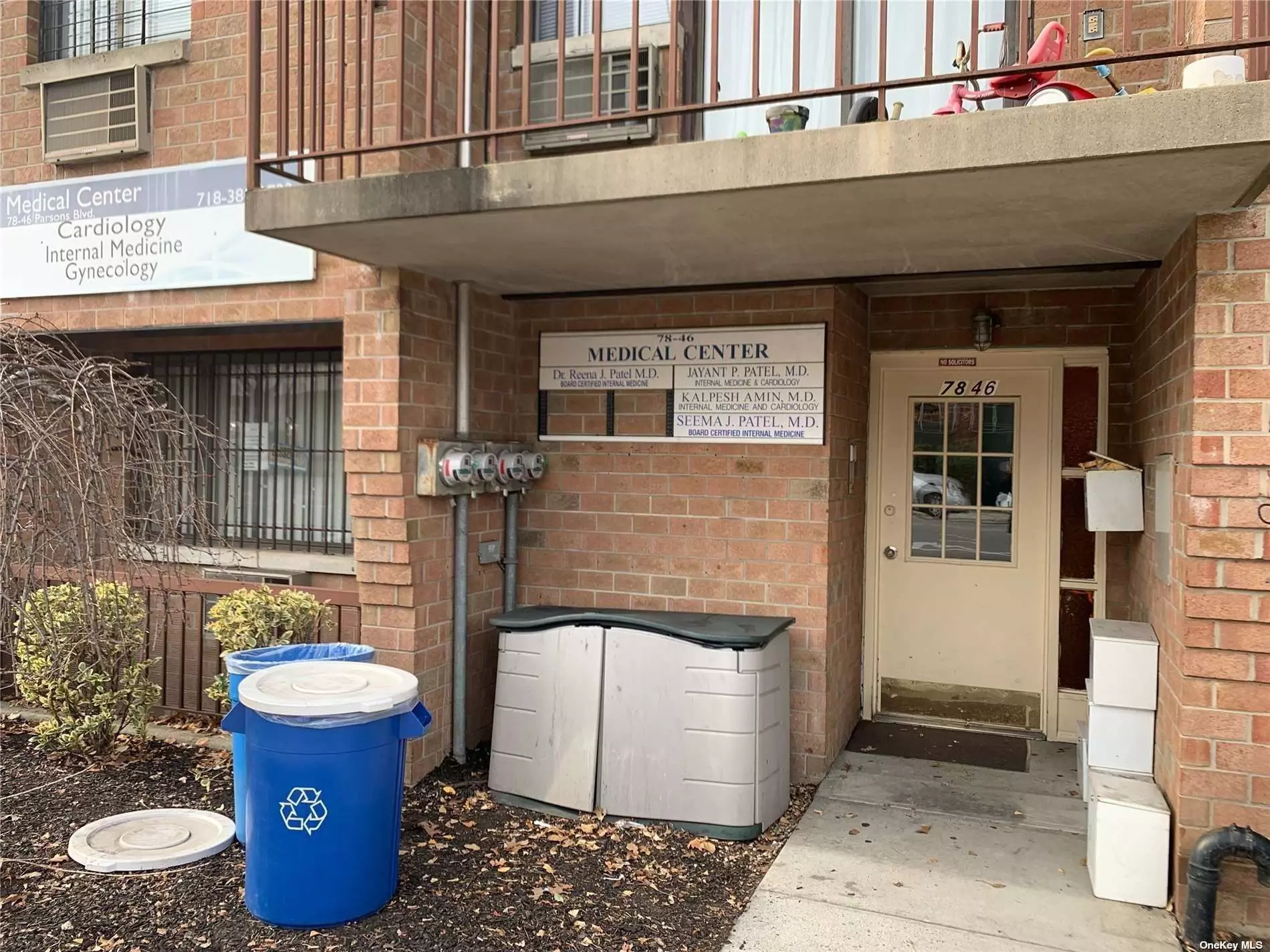 Excellent Commercial Property for sale with 1st floor with Large area basement and car garage. Good for Doctor&rsquo;s office , Lawyer Office , Real Estate Office , conference room, Storage , Any type of office space can be used. Near to Queens Hospital Center, and Union Tpke .