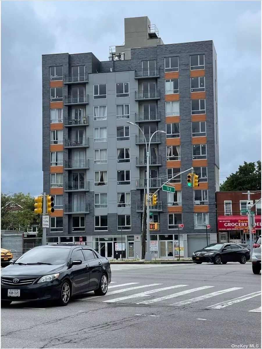 Gym is on the rooftop.Washer and dryer is in the basement. each room has it&rsquo;s own temperature control. Q6 Bus stop 1 Min walk from the building. Approx 30 mins to Manhatten midtown. 9 Mins walk to 7 train to Fisk ave station or 14 mins walk to 74th Rosevelt Ave station. 15 mins to LIRR. Beautiful building in a great location.