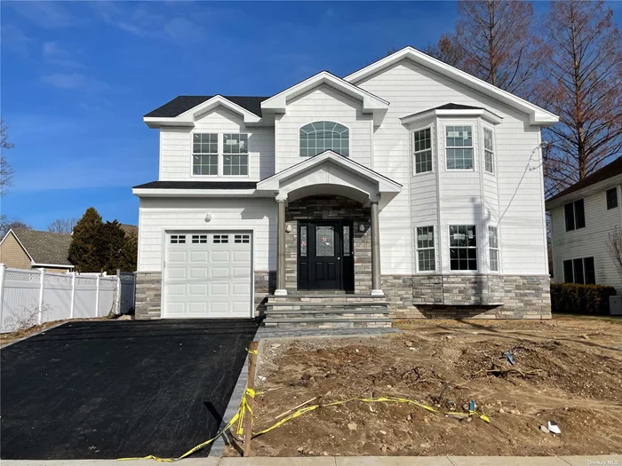 Bright Brand New, Hampton&rsquo;s Style Home! Situated On Desirable, Mid-Block Location. Close To Town And Parkways. Custom, Gorgeous Millwork, Gourmet Eat In Kitchen, Hardwood Floors, CAC, Vaulted Entry Foyer... Photos For Workmanship ONLY - NOT Exact.