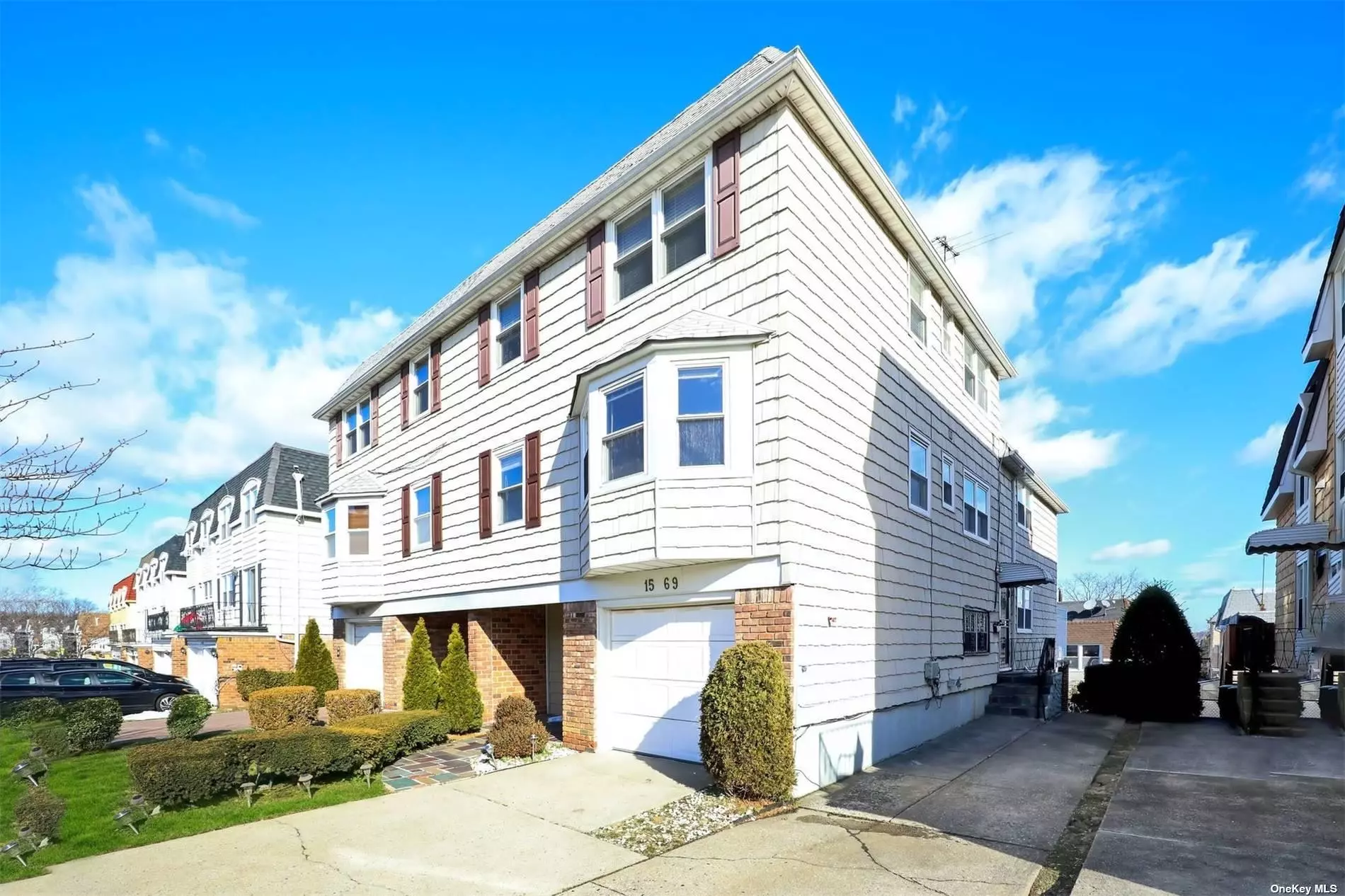 Super Spacious Second Floor Unit. Private separate side entrance, Bright & Sunny living room/dining room combo, eat in kitchen, 3 Bedrooms, 2 Baths, 2 parking spots, private laundry room. Close to Everything! Bay Terrace Shopping Center, District 25 Schools, Fort Totten Waterfront Park, and Major Highways!