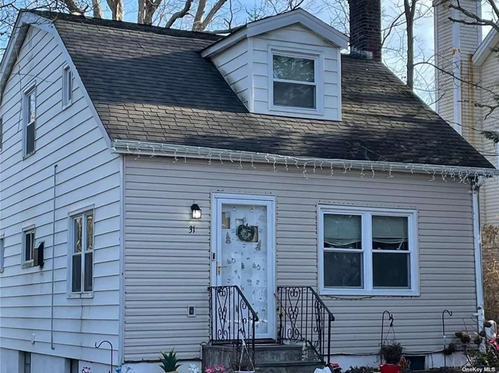 Legal 2 Family , Great Investment . Tenant occupied, sold As Is occupied. First floor: Livingroom, Eat I Kitchen, Full Bath, 2 Bedrooms. 2nd Floor: Eat in Kitchen, Livingroom, full bath, 1 Bedroom,