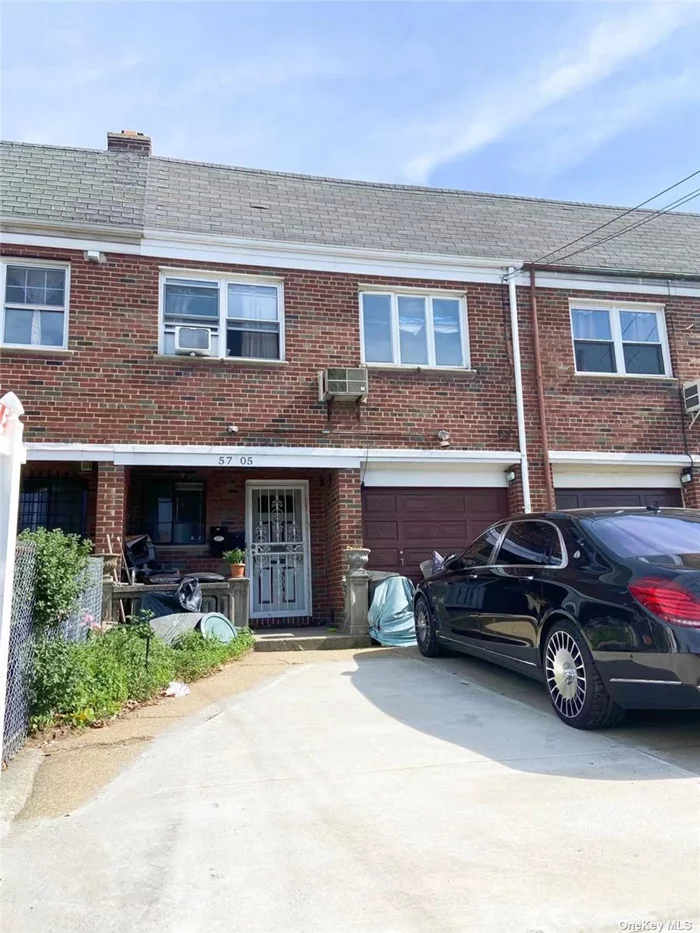 Attach one family house in Prime location of flushing, One block to Corona Park. Close to school , major highway, restaurant, super market, stores and bus stop. Bus Q58, Q88/Q44/ Q20. Charming 4 bedrooms 3 bathrooms. 2019 new updated, good condition.