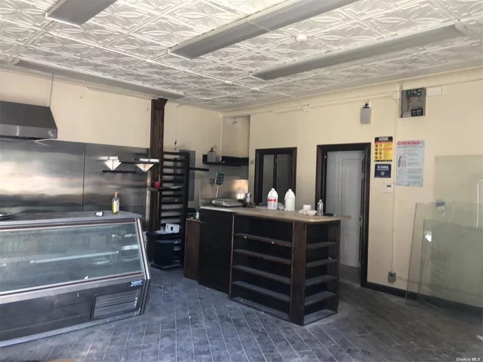 Astoria prime location 550 SF corner store space in mix use building. Ideal for variety of business. Combination of residential and commercial area just one block from Astoria Blvd and 21st St. Near schools, library, playground, Astoria Park and Grand Central Parkway.