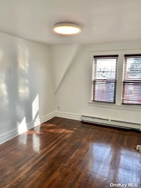 A recently renovated 2 bedroom, 1 bathroom unit with updated appliances. It is filled with natural sunlight and features a sky light. Short walk to the train in thriving Astoria and close to shops.