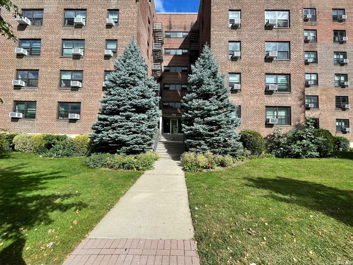 Beautiful 2 Bedroom Unit in Windsor Park. This Unit is located on the first floor featuring Kitchen, LR/DA, beautiful wood flooring, Bedroom, Bedroom, Full Bath. Close to Shopping, Transportation and Schools.