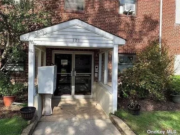 Great Co-op unit- very large, hardwood floors, king size bedroom. Corner unit, parking spot assigned, no wait list. Storage unit in basement, washer and dryer on premises. All utilities included in maint expect electric. 10% down payment!!!