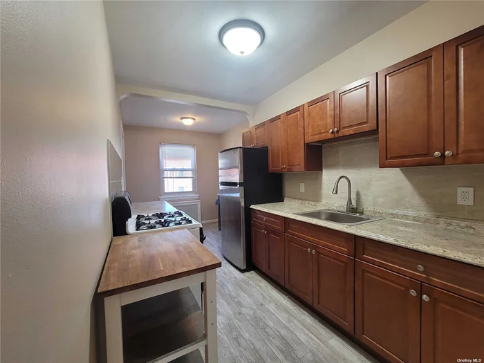 Stunning 2 Bedroom apartment with renovated kitchen, beautiful hardwood floors throughout, spacious living room, and large bedrooms with plenty of closet space. Incredible location 1 block off of Bell Blvd with nearby public transportation, shopping, and dining.