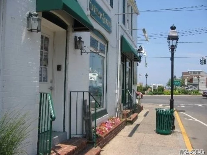 Second floor Studio Apartment - Great Location - Heart of Port Jefferson Village- View of Harbor- Walk to Shops, Restaurants, and Public Transportation- All utilities included. May thru Sept additional $50 A/C - Application to Include references - Credit Scores