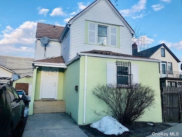 Detached Huge 1 Family with private driveway and garage. Finished bsmt. Perfect for large family - plenty of bedrooms and bathrooms. Steps from the E Train, Buses, Schools, Shops, Jamaica Hospital etc...