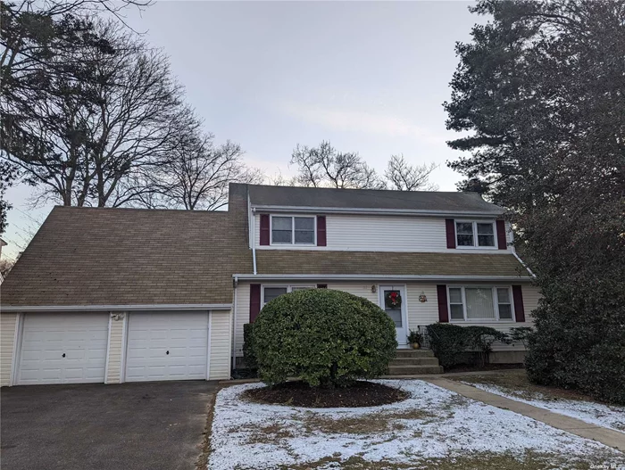 Lovely second floor apartment. Features Eat-In-Kitchen, large living room, 2 bedrooms, 1 full bath, and 1 car garage. Located near shopping and highways. Shared backyard. S. Huntington Schools. Available for immediate occupancy.