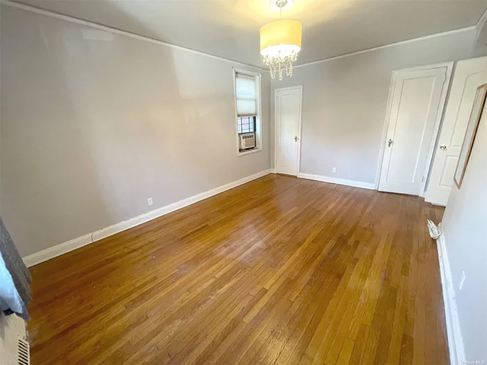 Welcome to The Sussex Building in Briarwood! This Bright and Sunny 1 bedroom is Recently painted and Renovated. Features Include Full Eat In Kitchen, Living room, Dining room, large bedroom, foyer & Full Bath window. 2 short blocks From Express E & F Trains, local and express Buses, Close To Highways. Live in super, Laundry. No Pet Policy.