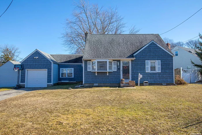 1950&rsquo;s charming cape on a large cul de sac corner lot- new hot water heater, washer & dryer 3 yrs old, roof 17 yrs, good size bedrooms, wood floors, updated EIK w/granite SS Apps. Oversized lot with fenced backyard. Needs some TLC - quiet neighborhood and walking/riding distance to train, village restaurants and shopping! Hardwood floors and a renovated kitchen and baths. French drain in the crawl space. Propane for the dryer and water heater. Close to world-class beaches, downtown village with restaurants, bars, shopping, train, Parks, ponds