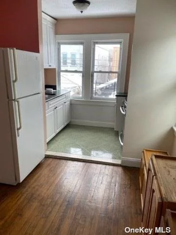 4 Bedroom Apt In House, Very Good Condition. Near Subway & Restaurant