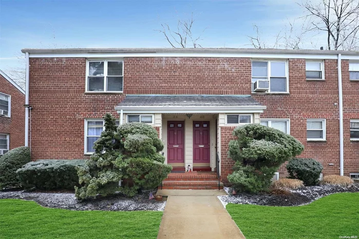 Immaculate And Bright Corner Unit On First Floor In Bayview Section Of Roslyn Gardens. Beautiful Fully Renovated Kitchen With Open Floor Plan And Stainless Steel Appliances, Renovated Bathroom And Wood Flooring. Plenty Of Closet Space. Laundry In Basement. Perfect Location in Quiet Courtyard. Close To Shopping, LIRR, Bus, Schools, and Fabulous Restaurants. Roslyn School District. Maintenance Includes Heat, Water & Taxes. Laundry Room & Ample Parking On Premises. Move Right In!