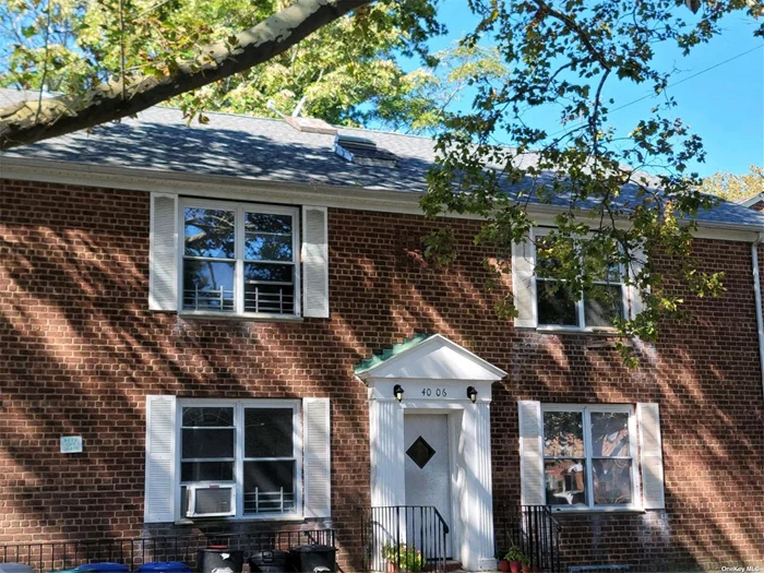 Renovated two bedroom upper corner unit in Auburndale. Features two bedrooms, full bath, living room, kitchen with dining area. Conveniently located near public transportation (MTA, LIRR), shopping, schools, etc. Rent includes heating, gas and water. Street parking. 1 month commission.