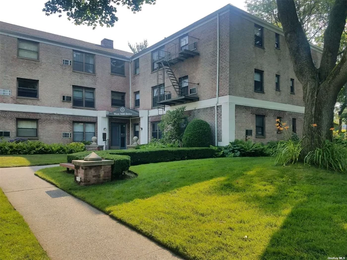 Bright & sunny 1 bedroom apartment with 1 car garage. Southwest exposures featuring community Olympic pool, kiddie pool, volleyball court, basketball court, playground, sitting area to read or play chess. Close to shopping & LIRR walking distance away.