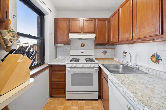 This bright 2 bedroom features hardwood floors and updated bath. Unit is conveniently placed with walking distance to the LIRR, steps to the Q27 bus & all major highways. Development offers seasonal in-ground pool, on-site laundry, and more!