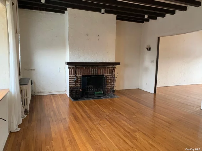 Renovated Tudor Duplex: living room with fireplace, dining room, kitchen with dishwasher, 2 bedrooms and bathroom. Cat ok. Washer Dryer can be installed in basement at tenant&rsquo;s expense. Hardwood floors. Heat and water included. Tenant pays electric and cooking gas.