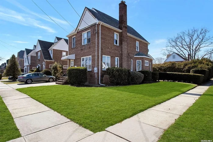 Beautiful Brick Colonial located in the heart of Williston Park. 3 Bedrooms possible 4th with permits, 2.5 Bath, Tall ceilings, Hardwood floors. Natural Gas, 6000 sq.ft lot. This house has tons of potentials and charm. Full basement with OSE. Famed Herricks Schools. Large Finished walk in attic room for a Large Primary Suite with proper permits.