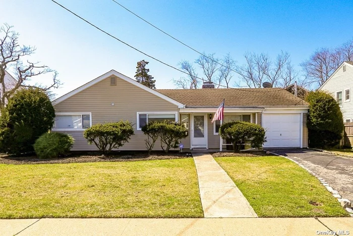 Welcome home to this charming ranch in the heart of Nassau Shores. Steps away from the Peninsula golf course -- this home was renovated in 2015! Beautiful Open Floor Plan with 3 bedrooms, 2 Full Bathrooms, Double sided fireplace on kitchen and living room , CAC, in-ground sprinklers, large spacious yard, plenty of room for a pool and throwing your best parties!