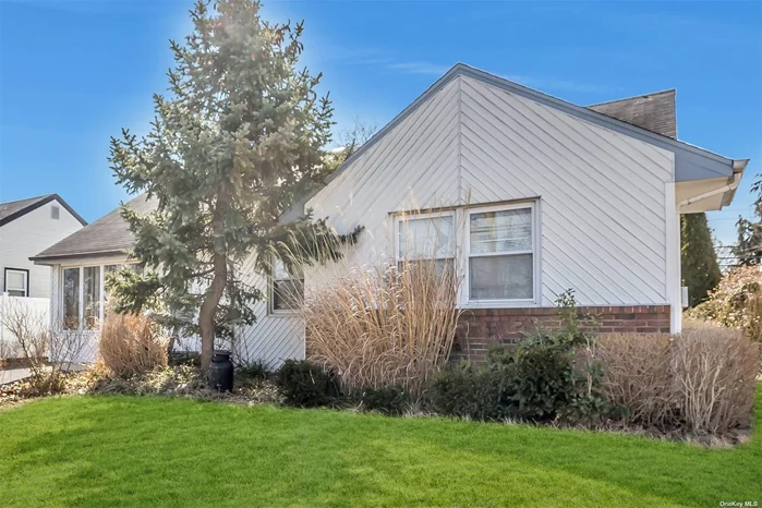 Going, Going, Gone! Light and Bright 3 bdrm 1 bath ranch. Living Rm, Dining Room, EIK, 3 bdrm, Hardwood floors, Gas Cooking/Heat. Full basement. Vinyl sided/brick. Large backyard, 6 car driveway! Don&rsquo;t Miss Out!