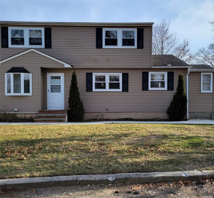 5 Br, 3 Bath Home. Possible Income W/Proper Permit! Close To LIRR Ronkonkoma Station - Seconds To LIE = Short Drive To Islip Airport. Large Master EnSuite! Newly Updated 200 AMP Elec Service W/Brand New Panel(2022) New Patio/Sidewalk(2021) New Beckett Oil Burner(2018)Newer Hot Water Heater. 30 Yr Architectural Roof (2008) As Well As Siding & Upper Level Windows.