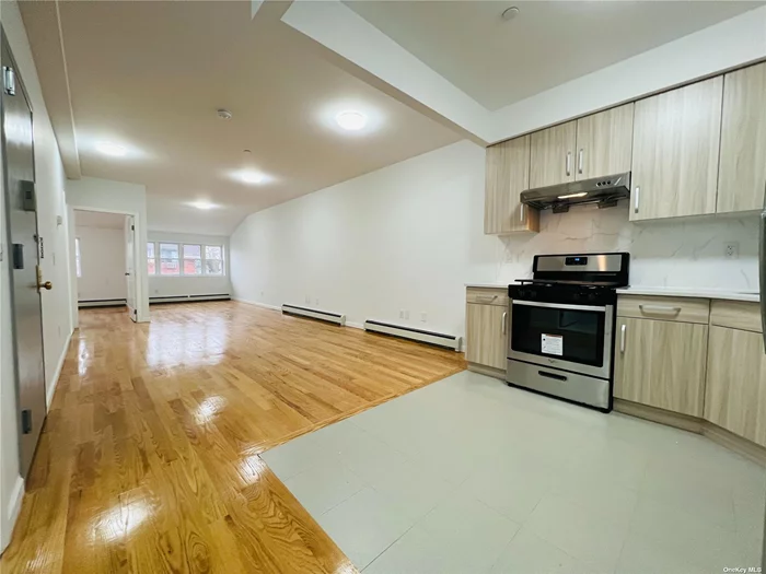 Brand new 3 bedrooms apartment sitting in the heart of Fresh Meadows. Great location. 26 school district. Close to school, shops, supermarket, etc.