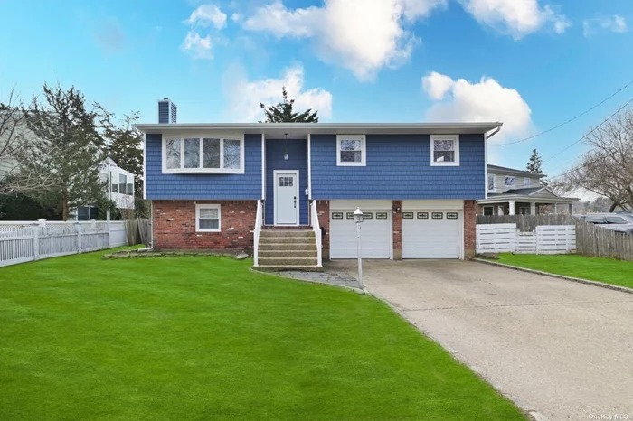 The heart of the North Shore! What a Magnificent Hi Ranch! This property features 3 bedrooms and 2 Full bathrooms with lovely hard wood floors. Located on a fantastic block near the marina, Beach, and Park. This one is not going to last! Must See!