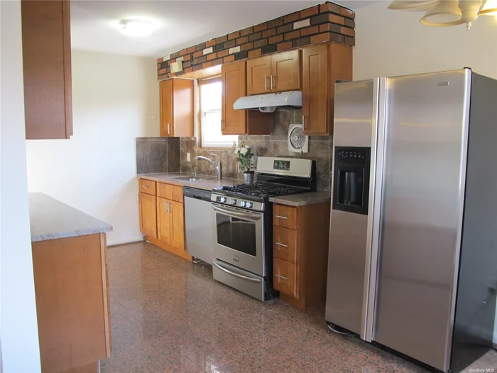 RENOVATED AND BRIGHT 3 BR&rsquo;S 1 FULL BATH, FOYER, LR, EAT IN KITCHEN. THE APARMENT IN REALITY IS ON 2ND FLOOR IF NOT COUNT ENTRANCE LEVEL. COMUTERS DREAM ONLY 2 BLOCKS AWAY FROM LIRR, 30 MINUTES RIDE TO PEN STATION. YOU MAY CHANGE TO 7 TRAIN IN WOODSIDE OR IN FLUSHING STATION. DISTRICT 26. BUSESS TO FLUSHING FROM BELL BLVD Q13 OR FROM N. BLVD.BLOCKS AWAY FROM CROCHERON PARK.