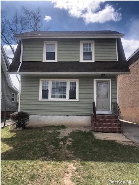 Nice Whole House for Rent in Bayside. Features Living Room, Dining Room, Eat-In-Kitchen, 3 Bedrooms and1.5 Bathrooms. Driveway Access Driveway Parking only from 6:30Pm to 7 Am M-F and All Day Sat & Sun. Can Not Use Dumpster.  Convenient to Buses, LIRR, Major Highways, Schools, Shopping & Dining. No Utilities Included.