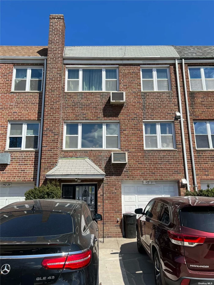 *****NEXT TO MAIN ST 2 FAMILY BRICK HOUSE IN 3-STORIES AND NEWLY RENOVATED BASEMENT. ALL SEPARATE ENTRANCE FOR 4 UNITS. LARGE BEDROOMS AND SPACIOUS LIVUNG ROOMS ON EACH FLOOR. GARAGE, AND 2 SPOTS OF DRIVEWAY PARKING!! HIGH RATE OF RETURN FOR INVESTORS! CALL NOW FOR MORE IN DETAILS*****