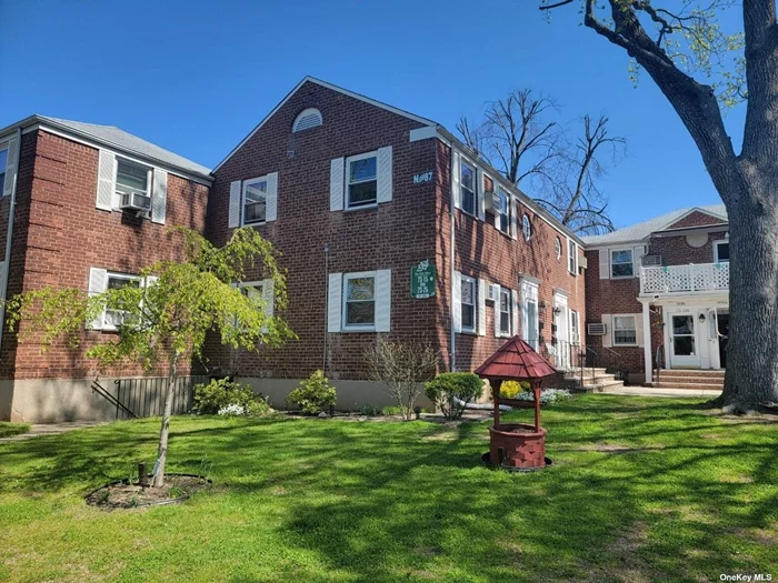 First floor 1 Bedroom Apartment with Hardwood floors in Cul-de-sac located in Glen Oaks Village, a fantastic residential co-op housing community in Glen Oaks, Queens NYC. On-Site Dog Park, Laundry Rooms, Tennis/Pickleball Courts, Playgrounds and More! Great Location, Near to local Hospitals/Medical Centers, Pool, Parks and Schools. Convenient to Shopping, Dining, Houses of Worship, & Major Highways.