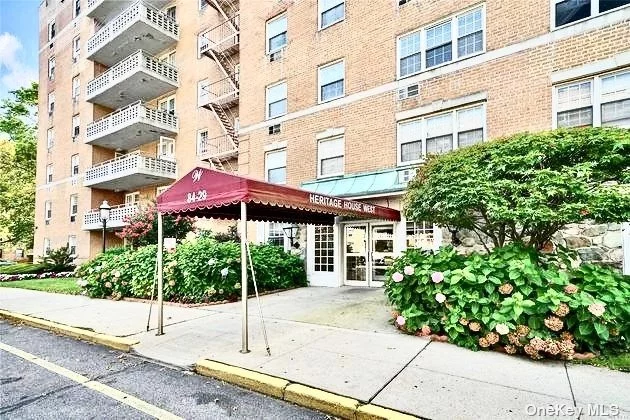 Beautiful 1 bedroom Condo for sale Howard Beach Recently renovated with beautiful walk in closets. Building has laundry room and free storage. Close to beaches, resaurants, schools and shopping center. No flip tax. Parking on site with short waiting list . $460 common charge & $3660 taxes annually.