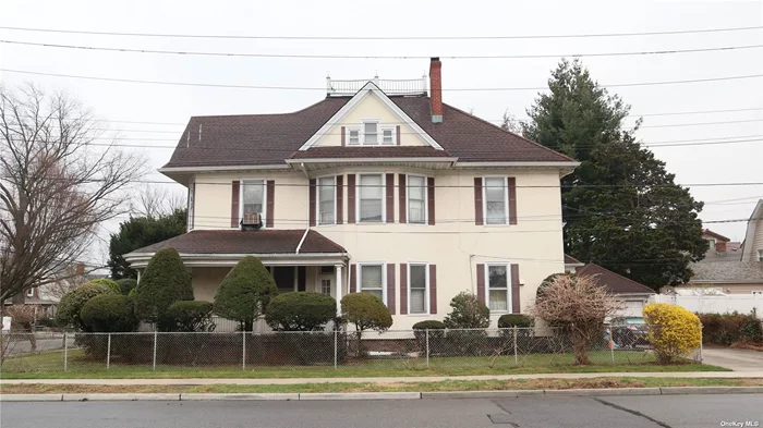 Great Location in a quite neighborhood of North Bayside. Walking distance to LIRR. Spacious Living Rm, Formal Dining Rm and Huge Family Rm , 5-6 Bedrooms & Semi Finished Basement. Nice architectural details throughout this stunning 3120 sq ft home With Old World Charm. Detached garage and pvt Driveway.