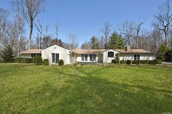 Newly Renovated Home Located In Lattingtown Harbor. Situated On Over 1.5 Acres Of Park-Like Property. Granite Kitchen Open Floor Plan And Newly Renovated Bathrooms. Majestic Views From All Rooms. A Must See In Locust Valley Schools.