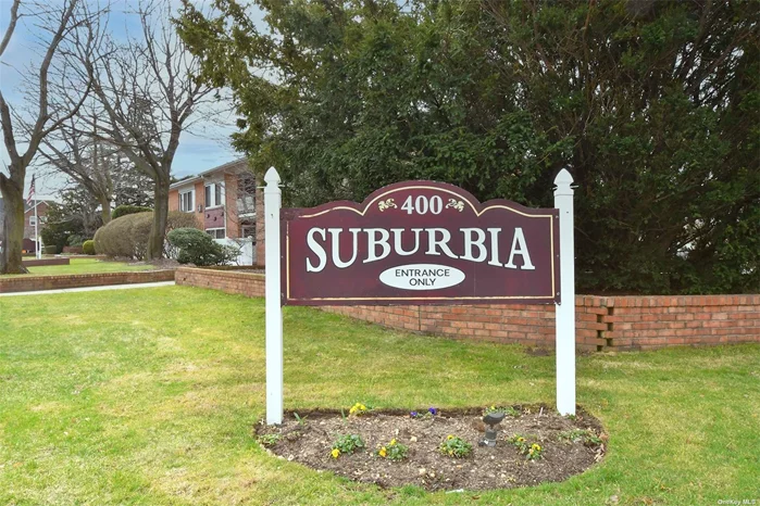 Move Right Into To This Ground Level 2 Bedroom 1 Bathroom Co Op In Suburbia! Open Concept Kitchen w/ Seating, Updated Stainless Steel Appliances, Large Laundry Room, Parking On Premises As Well As In Ground Swimming Pool & BBQ Area. 20% Down Payment Required. Conveniently Located To All. Don&rsquo;t Miss It!