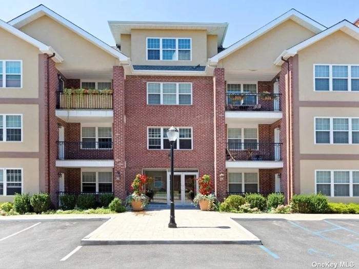 This Beautiful Unit Features An Open Floor Plan With Granite Kitchen, Stainless Steel Appliances, Central Air, And A Balcony. 1 Car Parking Spot Under Ground, Laundry Room, And A Fitness Center. Conveniently Located Close To Town and Transportation As Well As Shopping, Dining, Beaches, And Golf. Pictures Are Not Actual Unit.