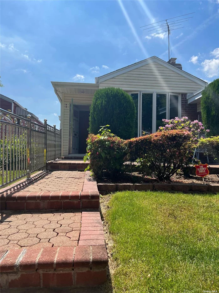 One Family Brick House. Wood Floors, Detached On 40x100 Lot. patio, Security Alarm 2 Skylight! 3 Bedrooms, Kitchen, 3 Full Bathrooms. Finished Basement, Gas Heat. Mint Condition. Back Yard, Garage+ Driveway, Central Air, Fireplace, Washer & Dryer.