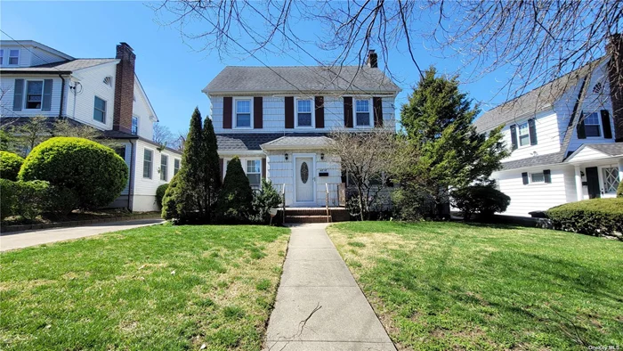 Great Neck 1-family house with 4 bedrooms and 1.5 bath. Great Neck school district. Shopping and dining on Northern Blvd. Q-12/36/QM3 bus stops. Minutes from L.I.R.R. station. Long Island Expressway Exit 32.