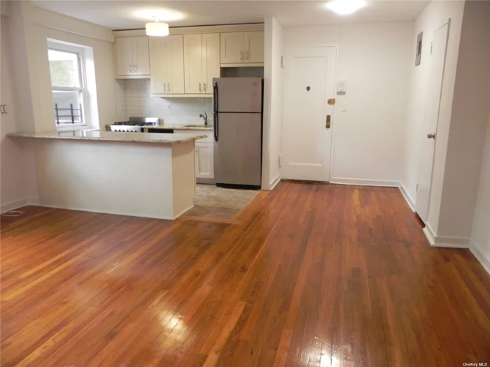 Great Neck. Brand New 2 Bedroom, 1 Bath In Ideally Located Garden Apartment Complex. Gorgeous Renovated Kitchen W/Granite Counter & New Cabinets. Polished Hardwood Floors Thru-Out. Updated Bath W/Window. Multiple Closets. South Schools. 1 Parking Spot Included. Top Proximity To Lirr, Shopping, Town. Pet Friendly (Landlord Approval Req&rsquo;d For Small Dog).