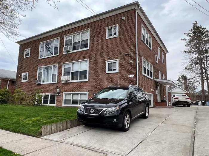 2-family brick in heart of Fresh Meadows. Walk 3 blocks to PS 173, 5 blocks to JH 216, 10 mins to Francis Lewis HS. 5 blocks to coffee shop, supermarket. 5 blocks to Bus Q17 Q65 to Flushing, Q30 Q31 to F Train, QM4 to Midtown. Gutly renovation in 2018: new roof, new windows, new plumbing, new tankless heating + hot water, new electricals, new flooring, kitchens, bathrooms, surveillance camera system, motion-detected intercom doorbell, 2 gas meters, 3 electric meters .....too many details to be appreciated and much better than photos.