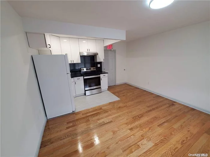 newly renovated 1 bedroom on the 2 FL, full bath, small living and dinning room combo, kitchen, 1 block to New York Presbyterian queens hospital, botanical garden, shops and restaurants, buses, must see!