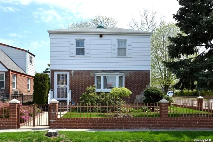 Amazing Detached Colonial With Spacious Living Rm, Formal Dining Rm & Family Rm Legal Extension . 3 Bedrooms, 1.5 Baths + Finished Basement & 2 Car Garage. Nice Corner 40x100 Property. Convenient To All Shopping, Transportation. Beautifully Landscape & Terrific Curb Appeal. Great Flow Of Entertaining. Exceptional Opportunity In Desirable Fresh Meadows Location !! School Dist #26