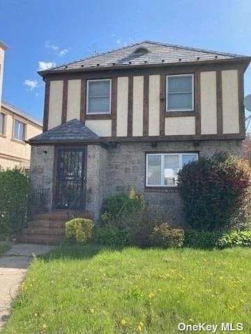 THIS DETACHED ONE FAMILY HOME SITS ON 40X100 LOT AND IS ZONED R 2/A & C1-2 COMMERCIAL OVERLAY. LOVELY STREET WHICH IS CONVENIENT TO STORES, BUSES, SCHOOLS, MAJOR HIGHWAYS, RESTAURANTS AND MORE! ENJOY A LOVELY DAY AT CUNNINGHAM PARK, WHICH IS ALSO NEARBY. THIS 3 BEDROOM HOME LOCATED IN SCHOOL DISTRICT 26 FEATURES PRIVATE YARD AND DETACHED GARAGE.