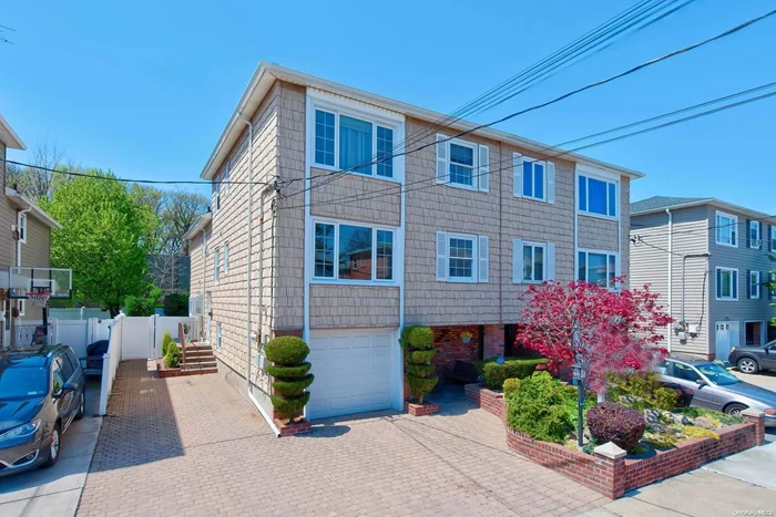 SUPPER BRIGHT AND INVITING, JUST FINISHED WORKING ON BEAUTIFUL INVITING ALL NEW KITCHEN WITH BAY WINDOWS, SPOTLESS AND SUPER BRIGHT. BOTH UNITS IN FANTASTIC CONDITION AND BEAUTIFUL.. FOYER AND FAMILY ROOM FLOORS ARE ALL CERAMIC FOR EASY MANTENANCE. WALK OUT FAMILY ROOM (BASEMENT) WITH 1/2 BATH, LAUNDRY ROOM AND UTILITIES ROOM.