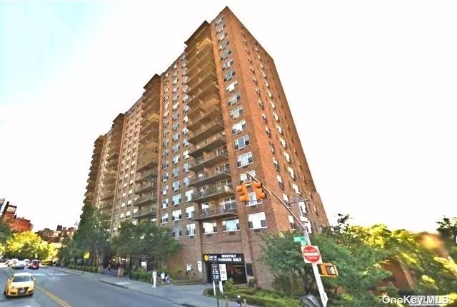 Spacious one bedroom one bathroom condo located in the heart of flushing. . Additional building amenities include 24/7 doorman, 3 elevators and a live-in super, laundromat in building. Only one block away from Main street, Close to all, LIRR/7 train, supermarket, restaurants...