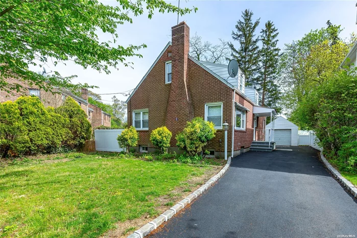 Mint Condition Brick Colonial. Beautifull Harwood Floors Throughout. Updated Kitchen With Granite Counter Tops, 3 Full Bathrooms. Large Finished Basement. Close To All. Roslyn Schools. Available For Immediate Occupancy. Low, Low Taxes!