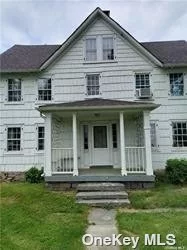 1200 Sq Ft apartment on the grounds of the Smithtown Historical Society. All utilities included. Close to all.