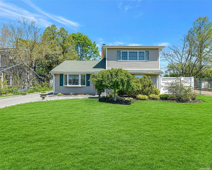 Best deal in Syosset. Lovely 5 Bedroom home in North Syosset within walking distance to the LIRR. Don&rsquo;t miss this opportunity to get into Syosset School District. This spacious home will sell fast.