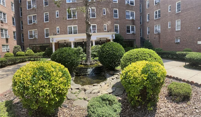 Beautiful Apartment Is On The First Floor Of The Six Story Building. It Has A Renovated Eat-In Kitchen With Granite Countertops, And Stainless Steel Appliances.Renovated Bathroom With a Stand Up Shower, And Plenty Of Closet Space. Excellent Location.